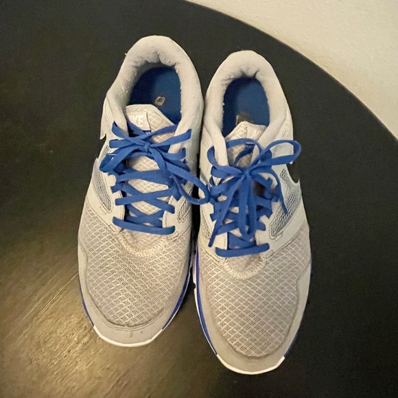 Woman’s nike runners - Picture 5 of 7